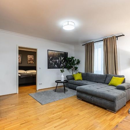 Live Centrally In A Spacious And Modern Apartment In Відень Екстер'єр фото