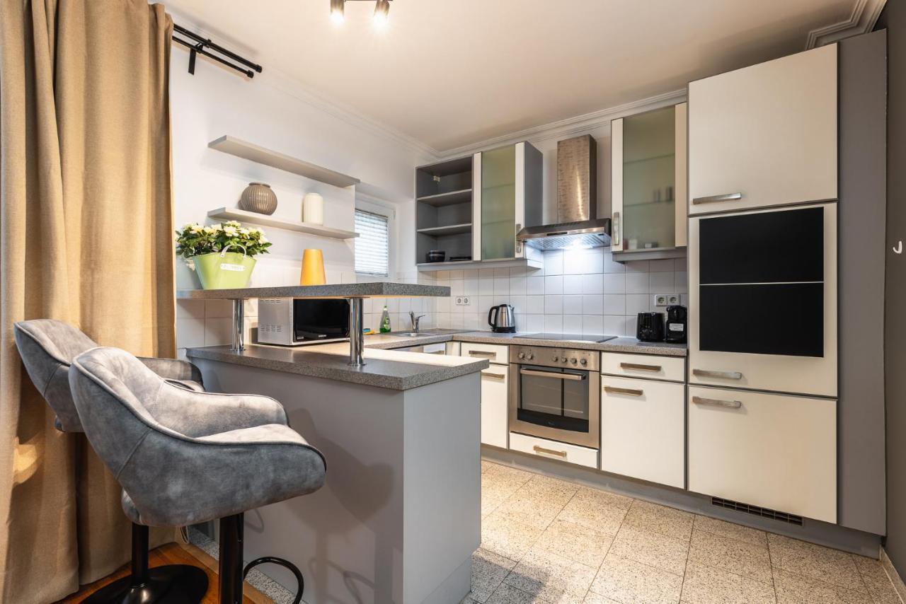 Live Centrally In A Spacious And Modern Apartment In Відень Екстер'єр фото