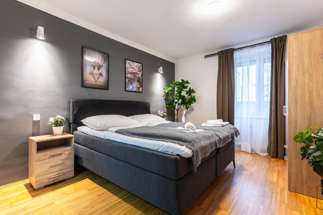 Live Centrally In A Spacious And Modern Apartment In Відень Екстер'єр фото