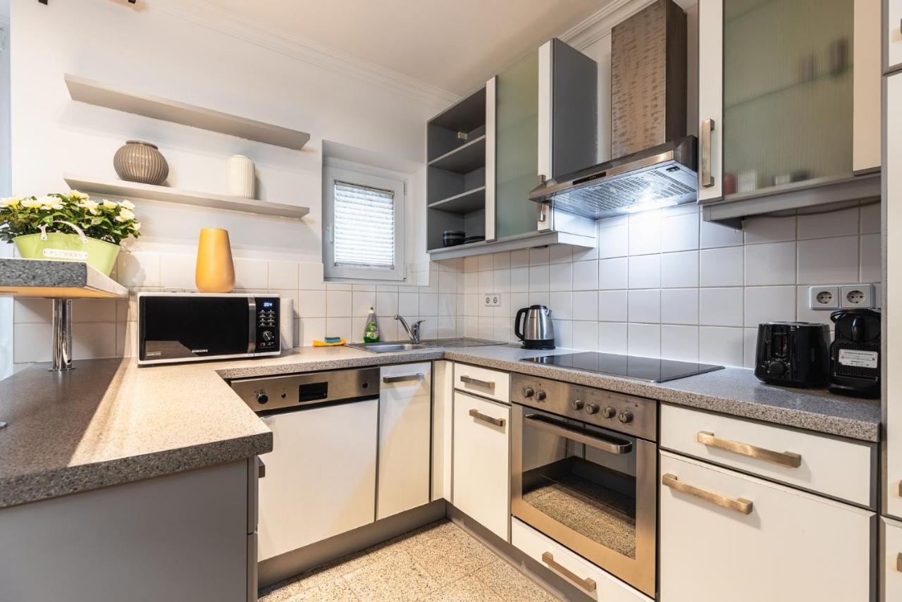 Live Centrally In A Spacious And Modern Apartment In Відень Екстер'єр фото