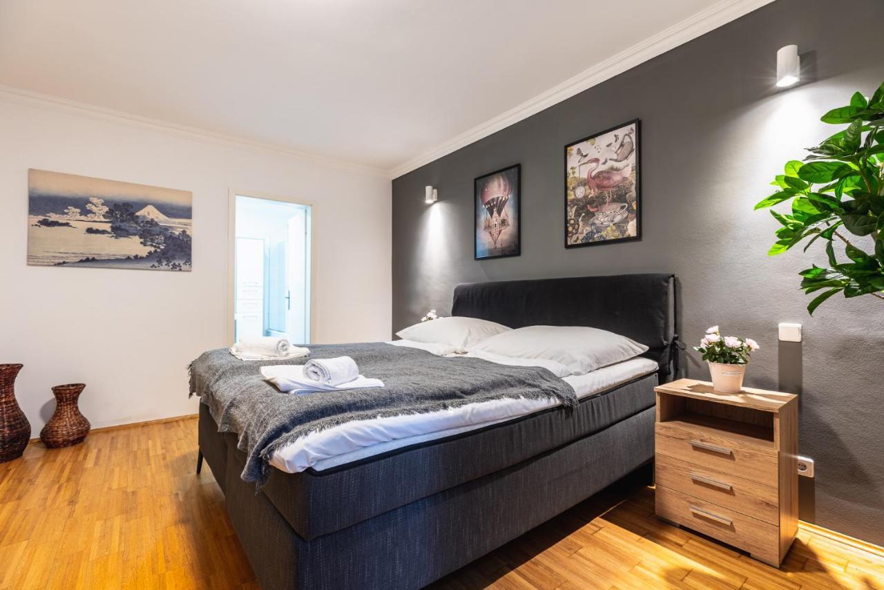 Live Centrally In A Spacious And Modern Apartment In Відень Екстер'єр фото