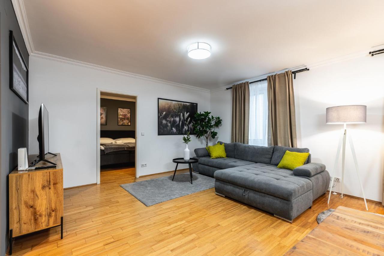Live Centrally In A Spacious And Modern Apartment In Відень Екстер'єр фото