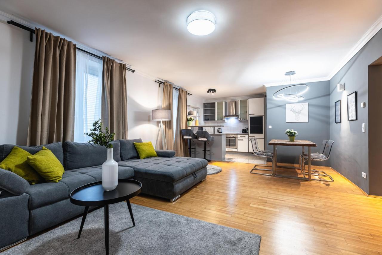 Live Centrally In A Spacious And Modern Apartment In Відень Екстер'єр фото