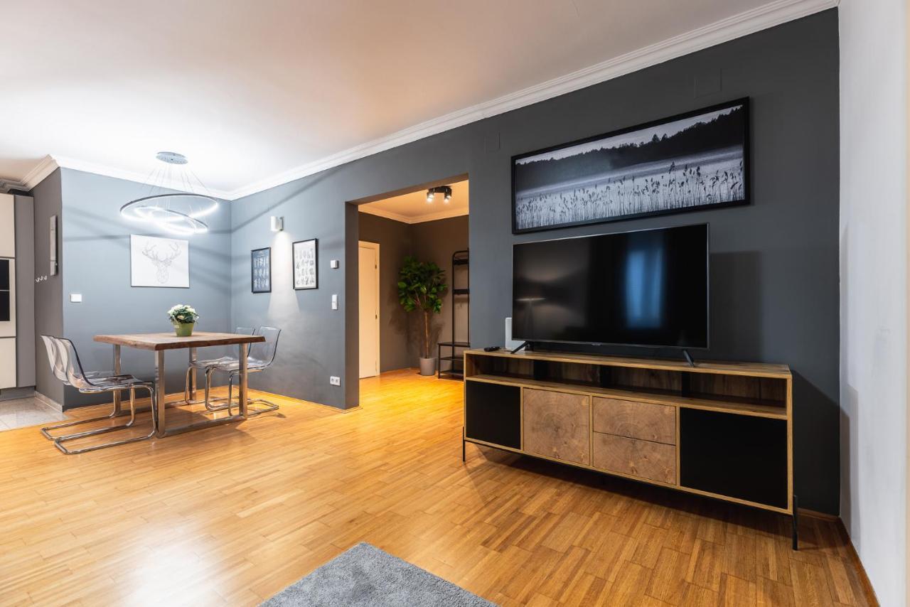 Live Centrally In A Spacious And Modern Apartment In Відень Екстер'єр фото