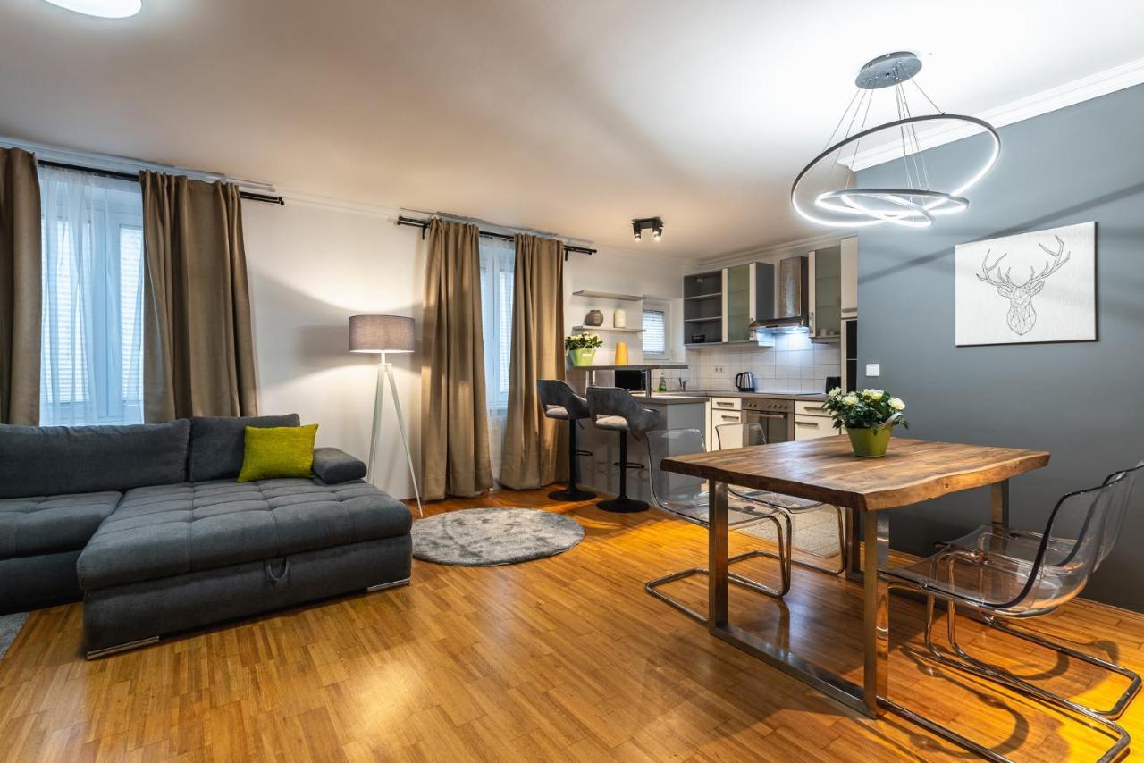 Live Centrally In A Spacious And Modern Apartment In Відень Екстер'єр фото
