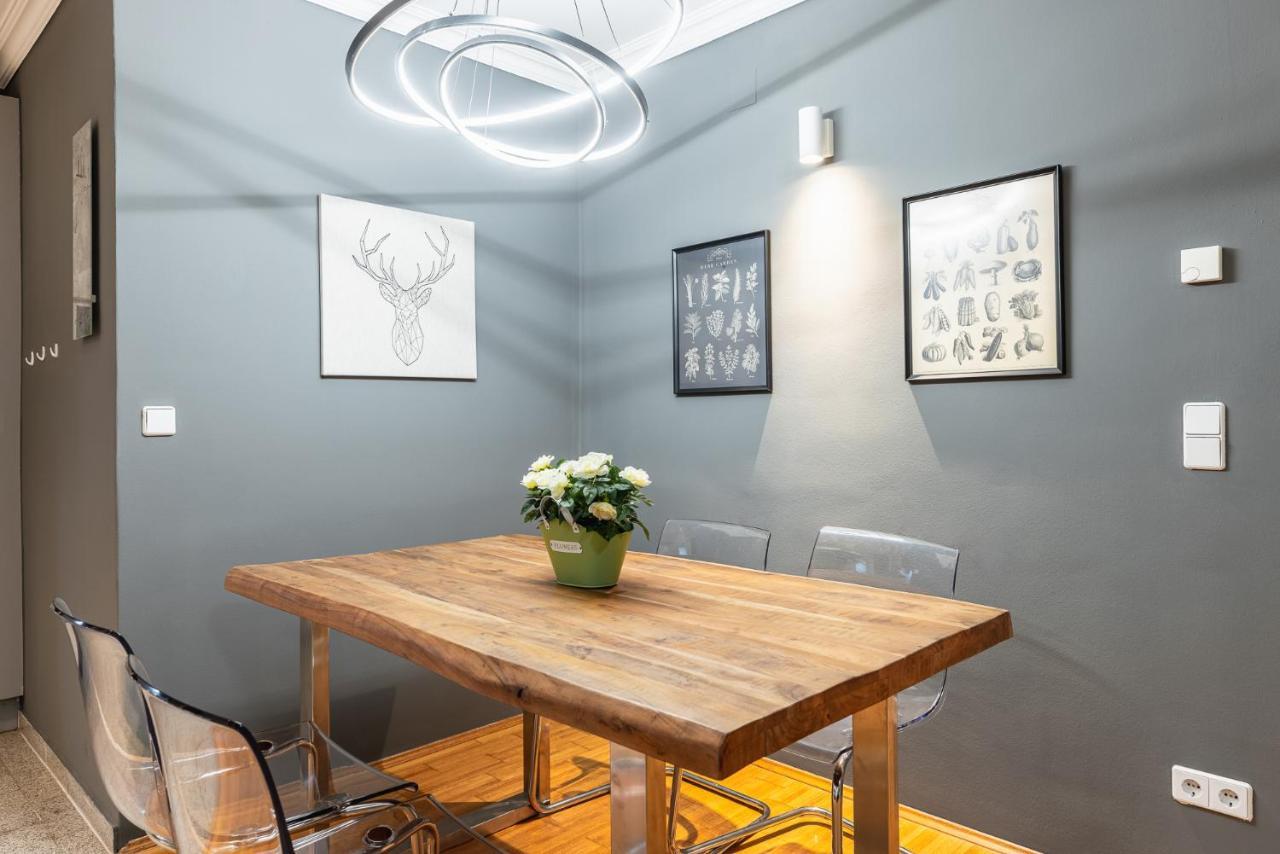 Live Centrally In A Spacious And Modern Apartment In Відень Екстер'єр фото