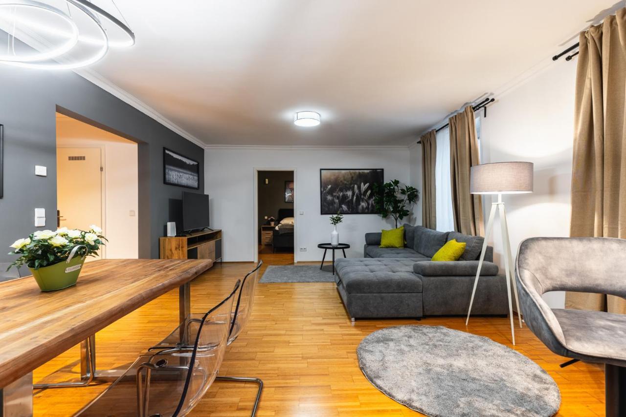 Live Centrally In A Spacious And Modern Apartment In Відень Екстер'єр фото
