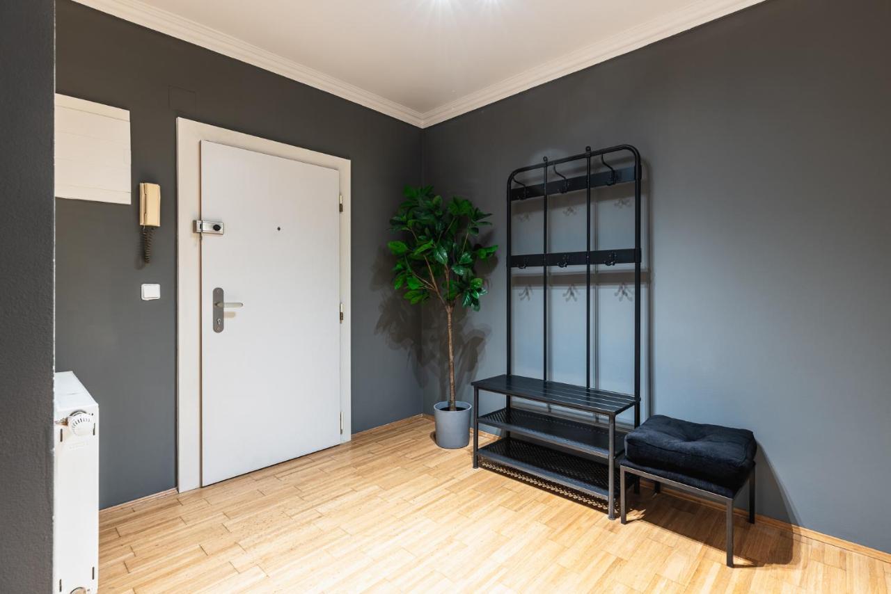 Live Centrally In A Spacious And Modern Apartment In Відень Екстер'єр фото
