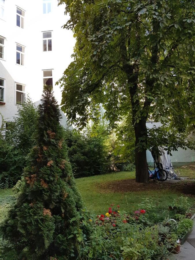Live Centrally In A Spacious And Modern Apartment In Відень Екстер'єр фото